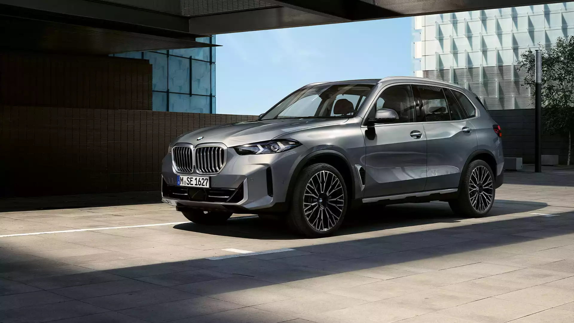 bmw-x5-grau-06-2024-min