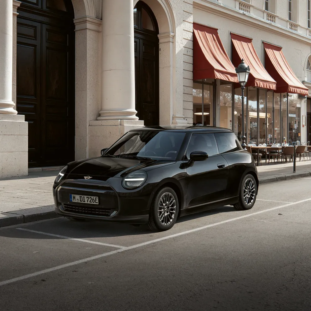 MINI Cooper E Blackyard