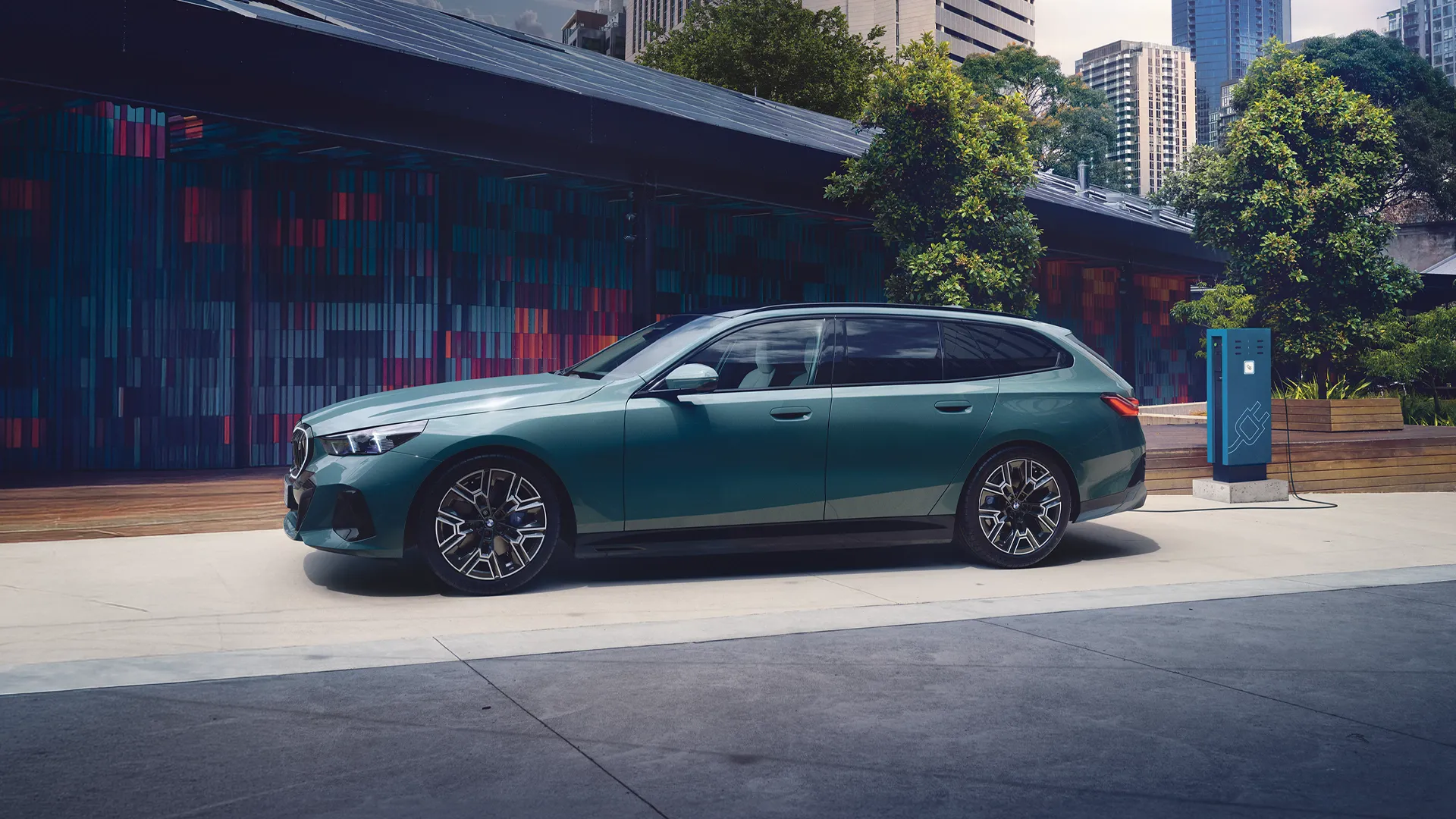 Header BMW i5 Touring